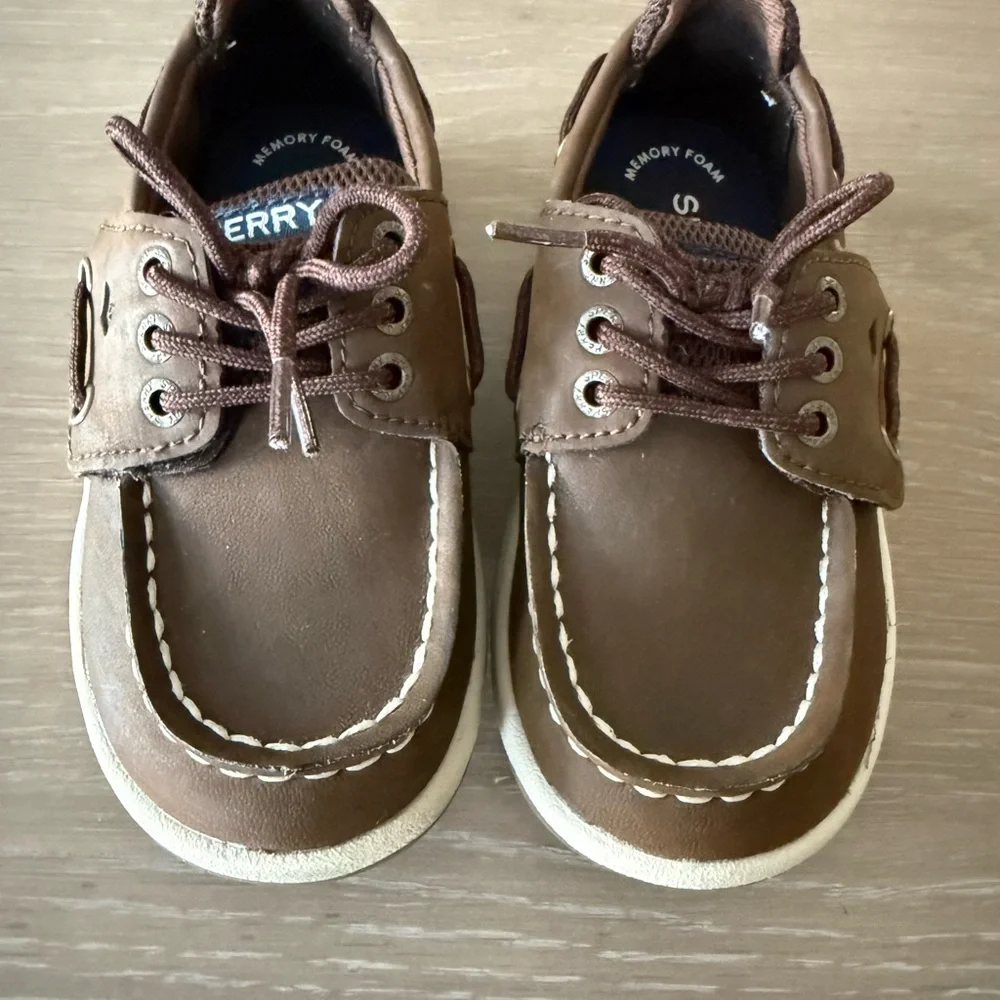 Sperry Kids 9 Brown Leather Moccasin Boat Shoes. Laces with Velcro Closure